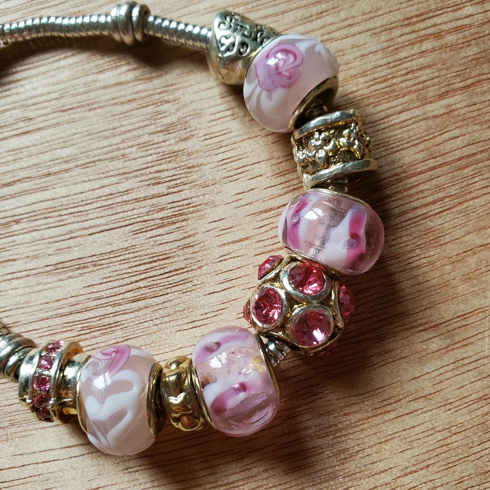 🌿 Pink Rose Charm Bracelet